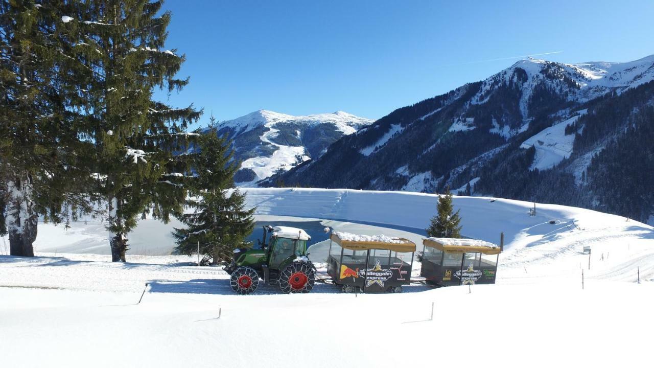 Ski In-Ski Out - Gaestehaeuser Saalbach-Hinterglemm - Wallegghof Christianhof Dış mekan fotoğraf